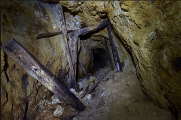 timbering in a tunnel